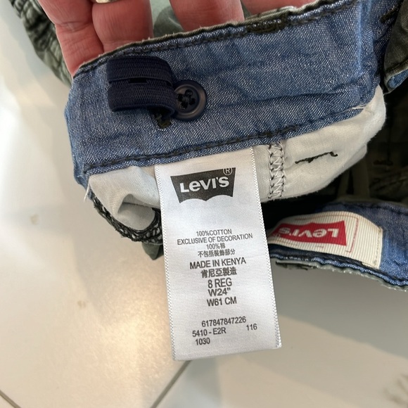 Levi’s youth green cargo shorts - Picture 2 of 4